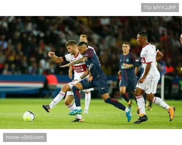 斯特拉斯堡防守端协防默契 重点防范对手快速反击突破 斯特拉斯堡防守端协防默契 重点防范对手快速反击突破